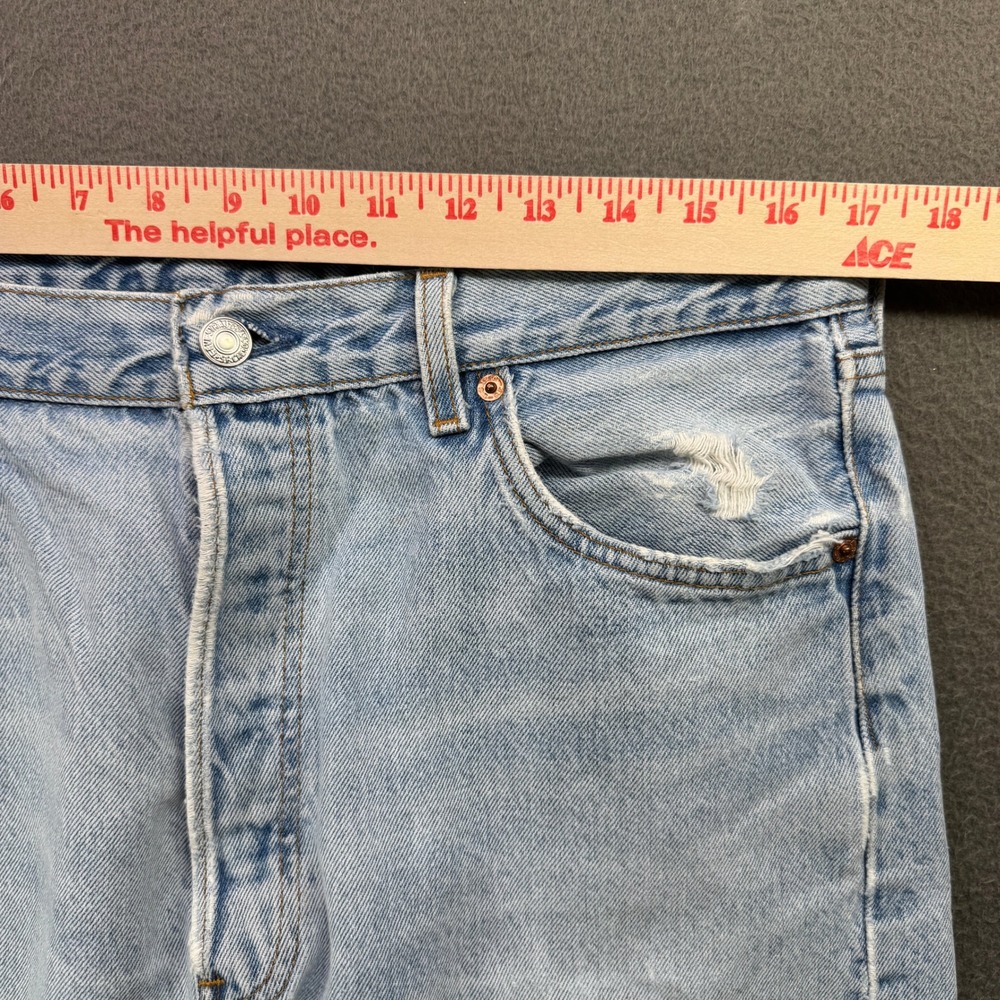 Vintage Levis 501 Jeans Men 36x30 (34) Blue Made USA Button Fly Light Wash VTG - Picture 3 of 12